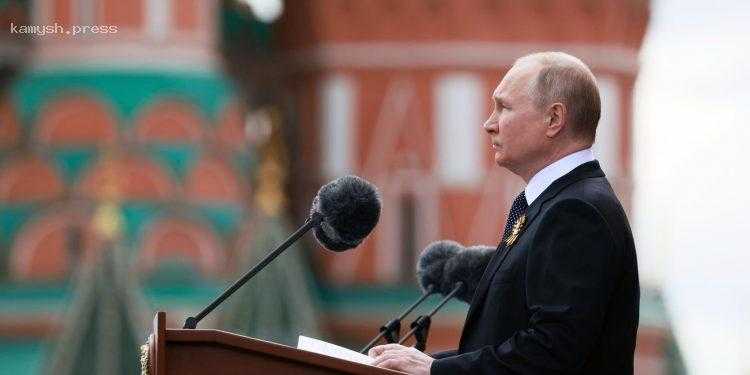 Путин в выступлении 9 мая набросился с обвинениями на Запад и пригрозил ядерным оружием
