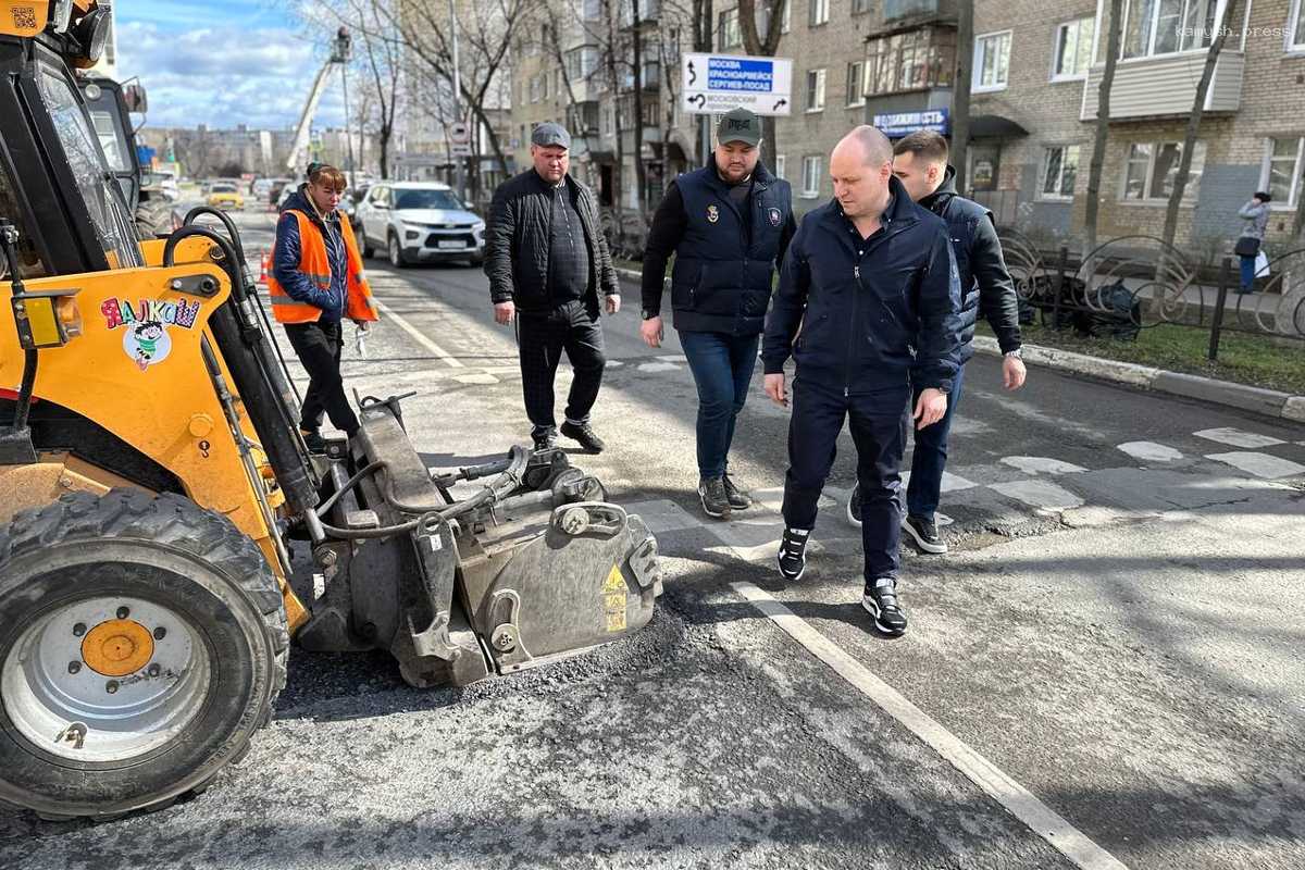 Максим Красноцветов проверил ход субботника в г.о. Пушкинский