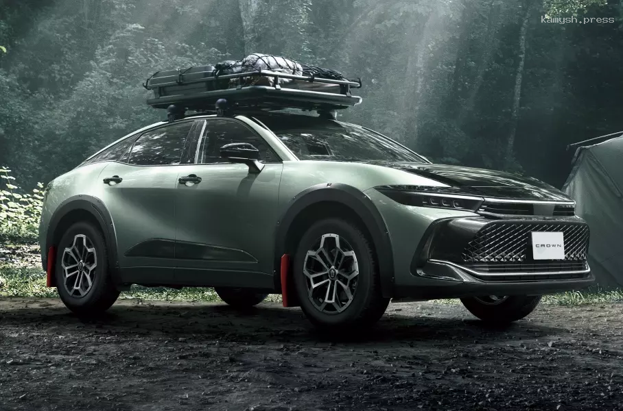 Toyota презентовала новый кросс-седан Crown Crossover