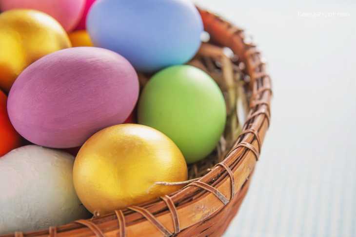 Эксперт назвал красители пасхальных яиц, которых следует избегать