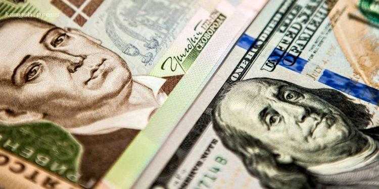 В Украине снова может вырасти курс доллара: прогноз банкира на апрель