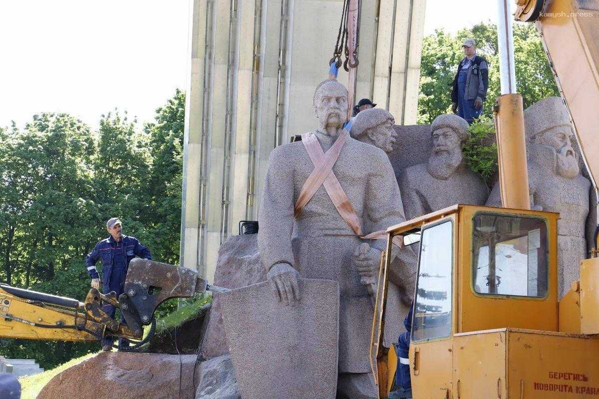 Памятник в честь Переяславской рады уберут из центра Киева