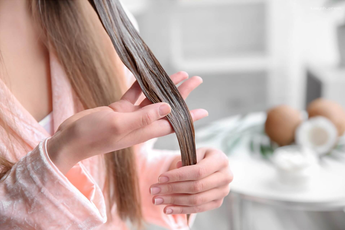 Трихолог Правецкая: Восстанавливать волосы нужно комплексом мер, в том числе салонным уходом и правильным питанием