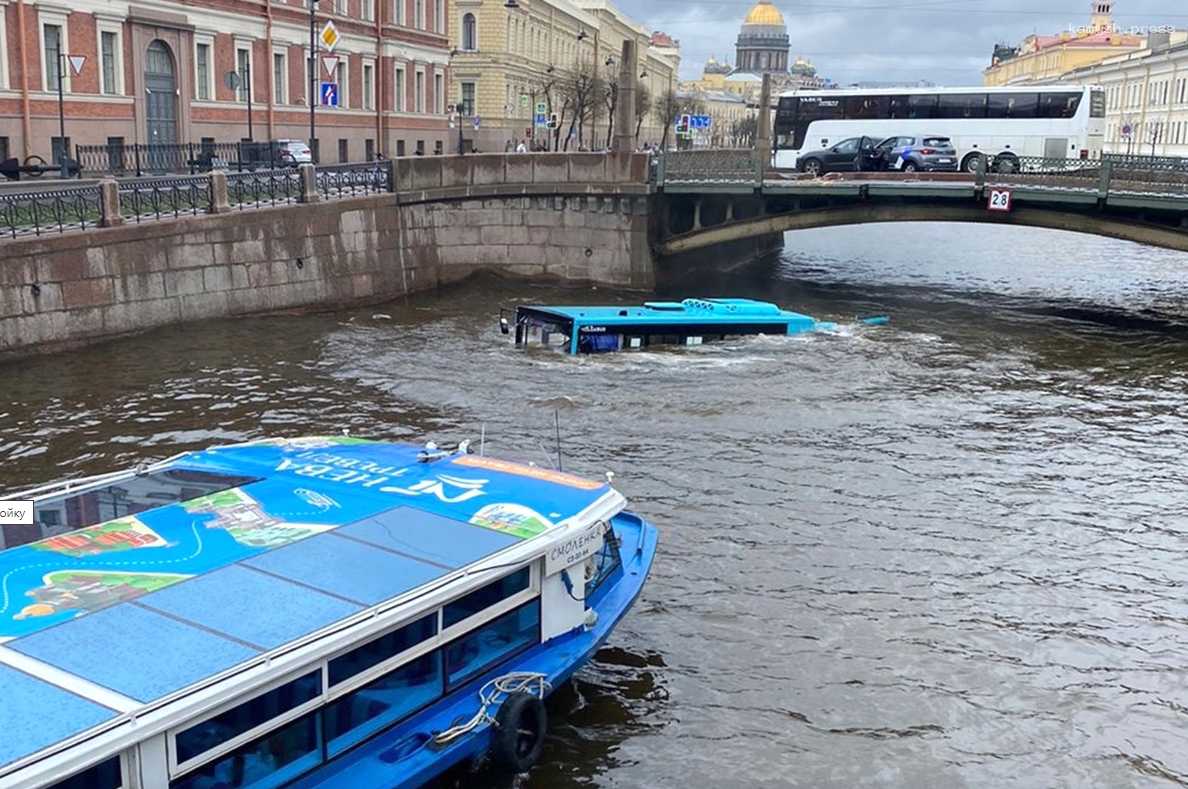 Только одному пассажиру упавшего в Мойку автобуса удалось выжить » Новости  Онлайн 2024 | События, Происшествия, Политика, Война | Читайте 24 / 7 -  КАМЫШ.press