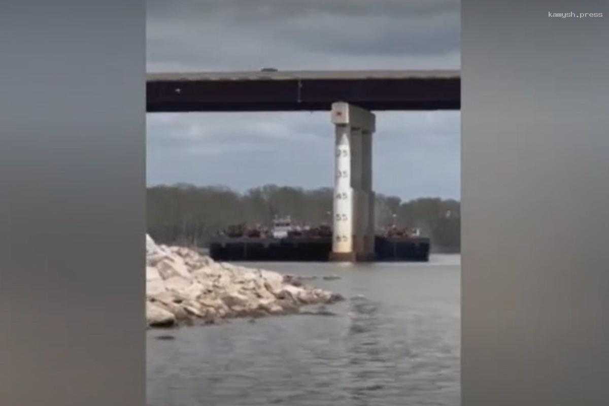 В США второй раз за неделю судно врезалось в мост