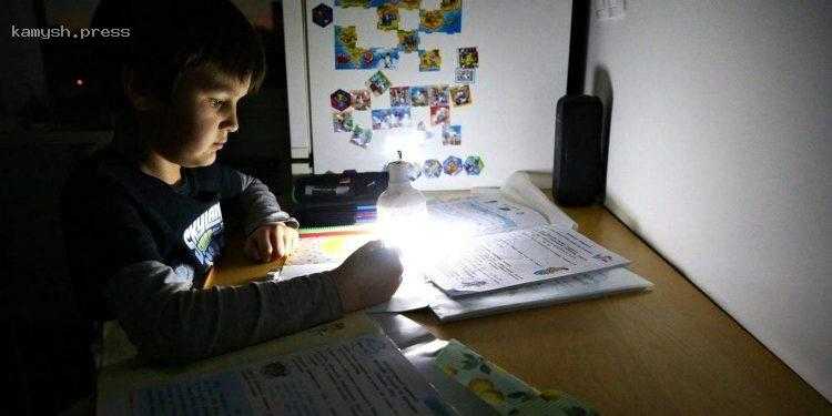 В «Укрэнерго» назвали области и города, в которых введен график аварийных отключений электричества