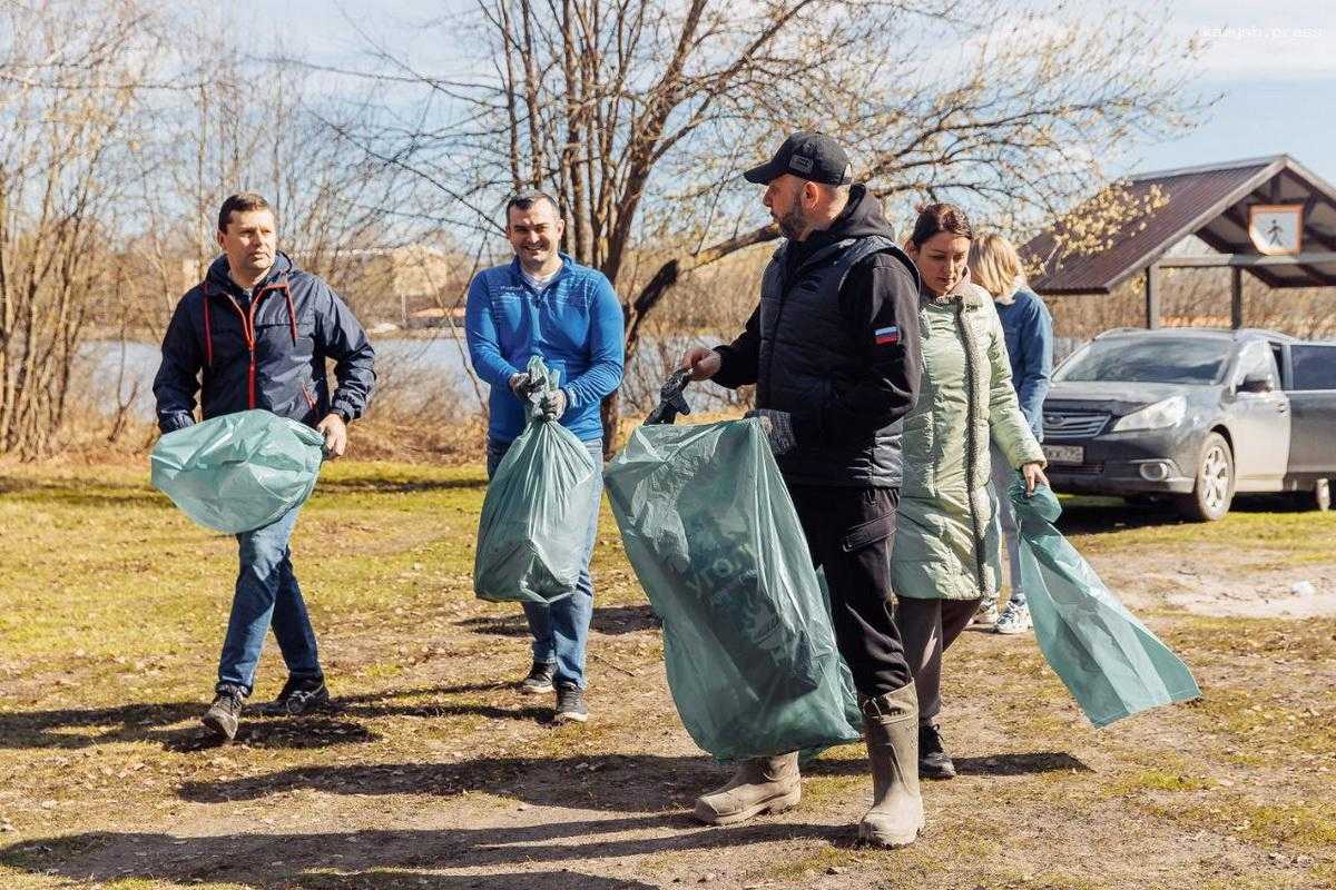 В Орехово-Зуеве убрали территорию Исаакиевского озера