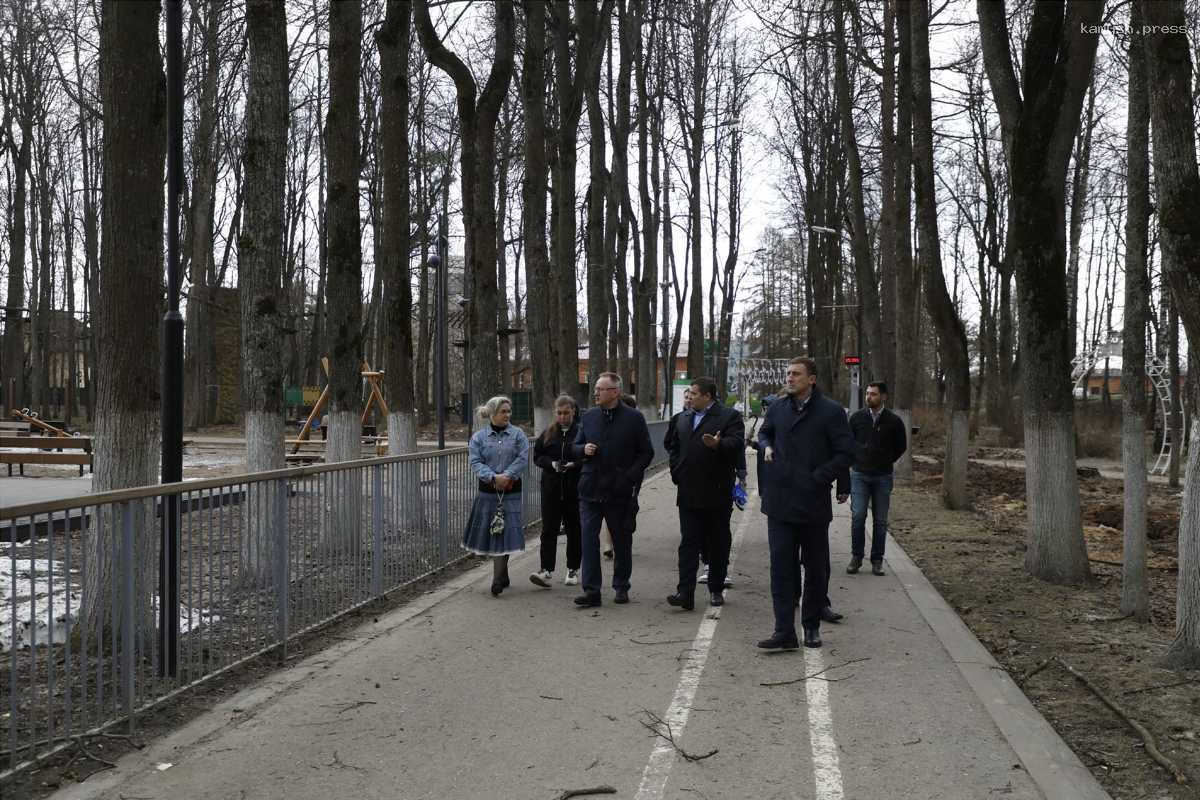 Михаил Янковский обсудил с жителями судьбу катка в Центральном парке Наро-Фоминска