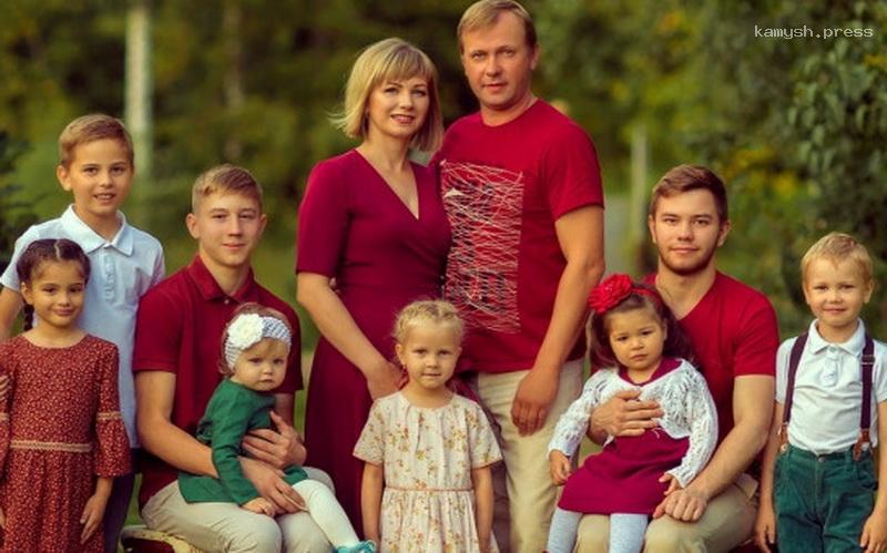 Выплаты и пособия для многодетных в Новосибирской области смогут получить только граждане РФ