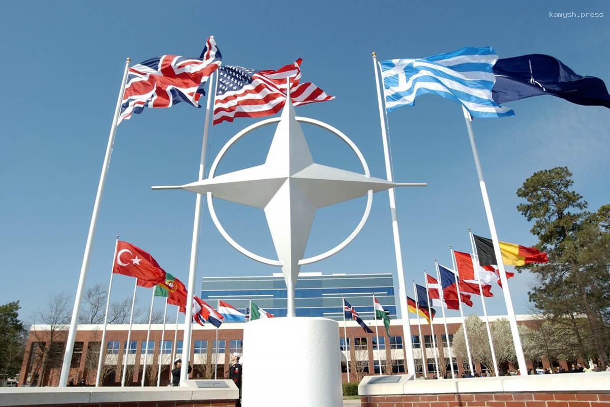 Эксперты из США и Канады выступили за роспуск НАТО