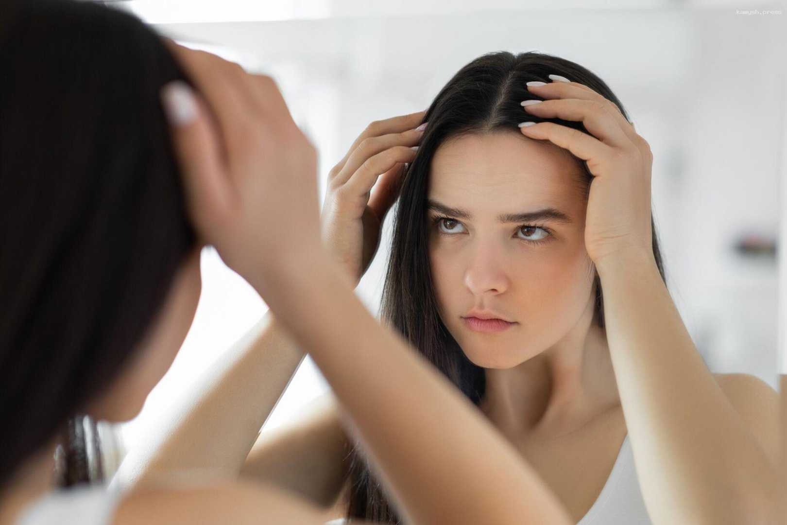 Эксперт Мкртчян перечислил основные причины выпадения волос