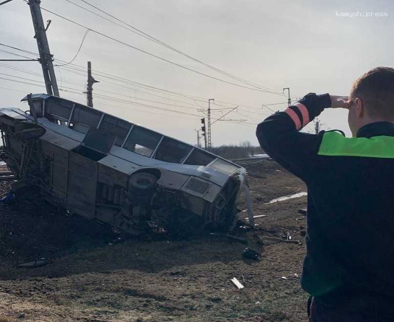 1,5 промилле алкоголя нашли в крови у диспетчера на переезде у Ярославля, где столкнулись автобус и поезд