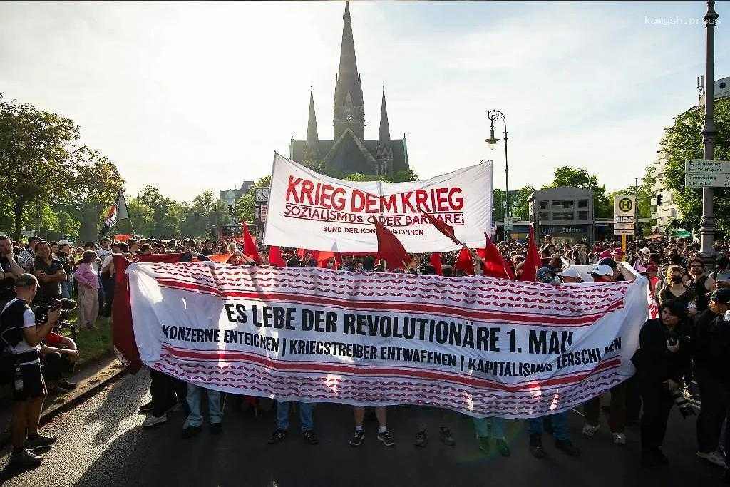 Первомайское шествие в Берлине собрало почти 12 тысяч человек