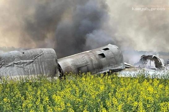 Командир разбившегося Ту-22М3 катапультировал трёх членов экипажа, а сам погиб