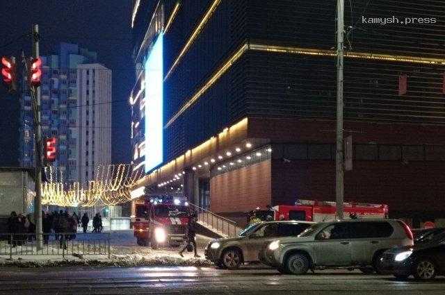 В Нижнем Новгороде эвакуировали 500 человек из ТРЦ Небо из-за угрозы взрыва