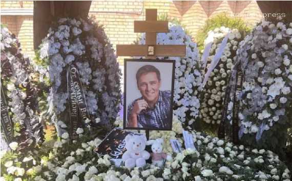 Вдова Шатунова запретила превращать его могилу в свалку