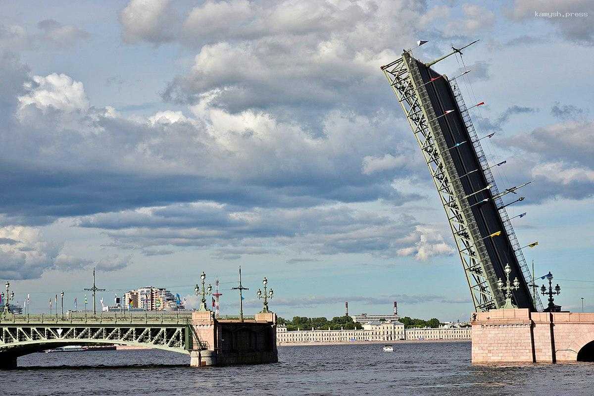Активная подготовка разводных мостов к навигации началась в Петербурге