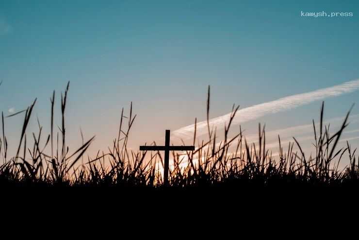 Богослов объяснил, что нужно делать с временным крестом на могиле