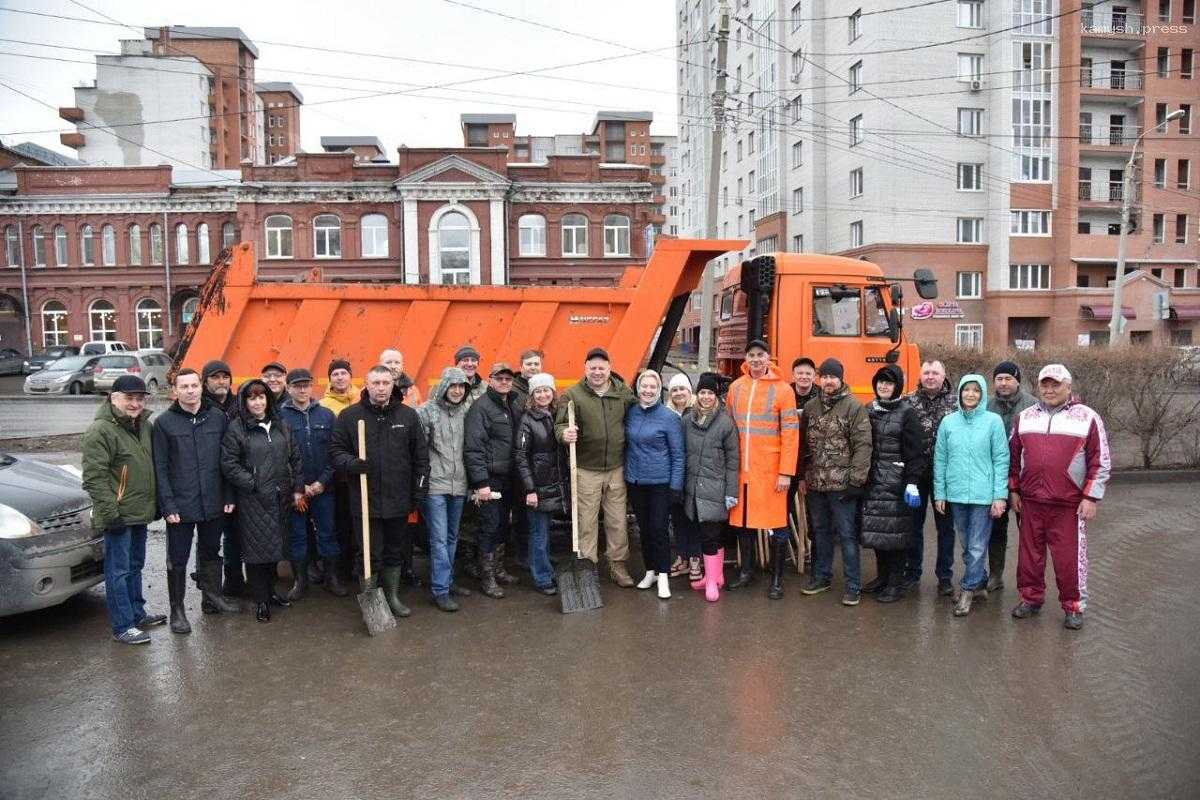 В Центральном округе Омска прошел общегородской субботник