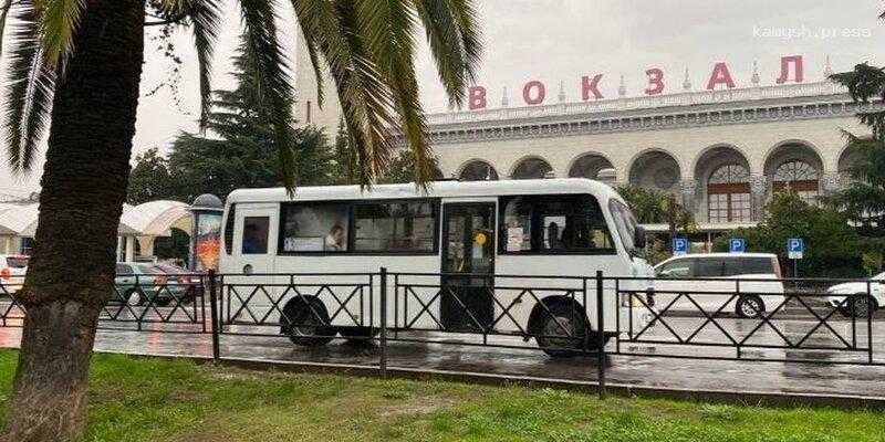 Власти Сочи намерены ввести квоты и упорядочить время движения для экскурсионных автобусов в Абхазию