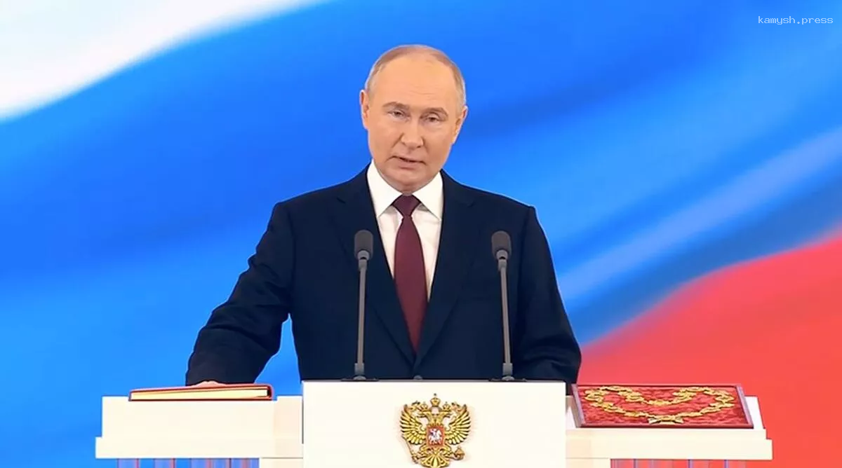 Путин указал на необходимость не забывать о трагической цене смут и потрясений