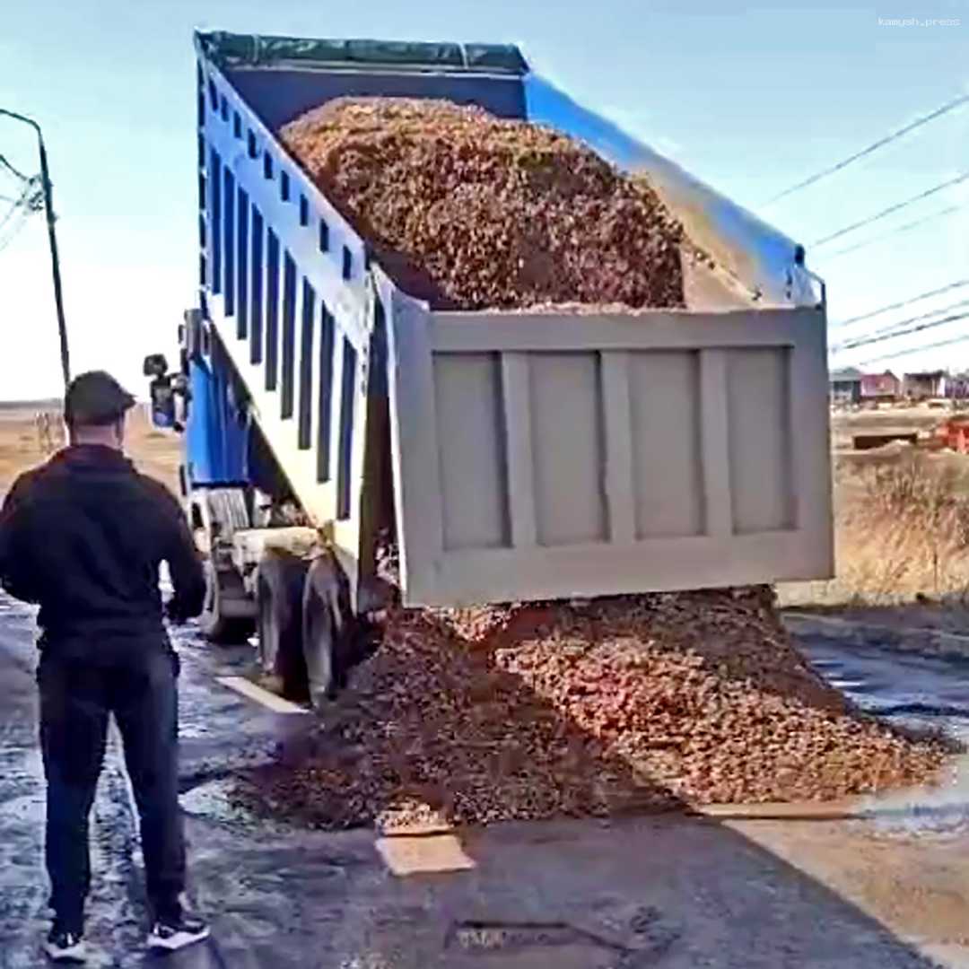 Красноярцы, сообща, отремонтировали проблемную дорогу