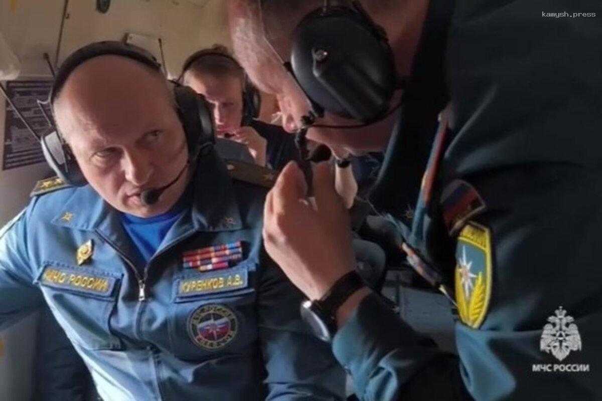 Глава МЧС России Куренков облетел на вертолете пострадавший от наводнения Орск