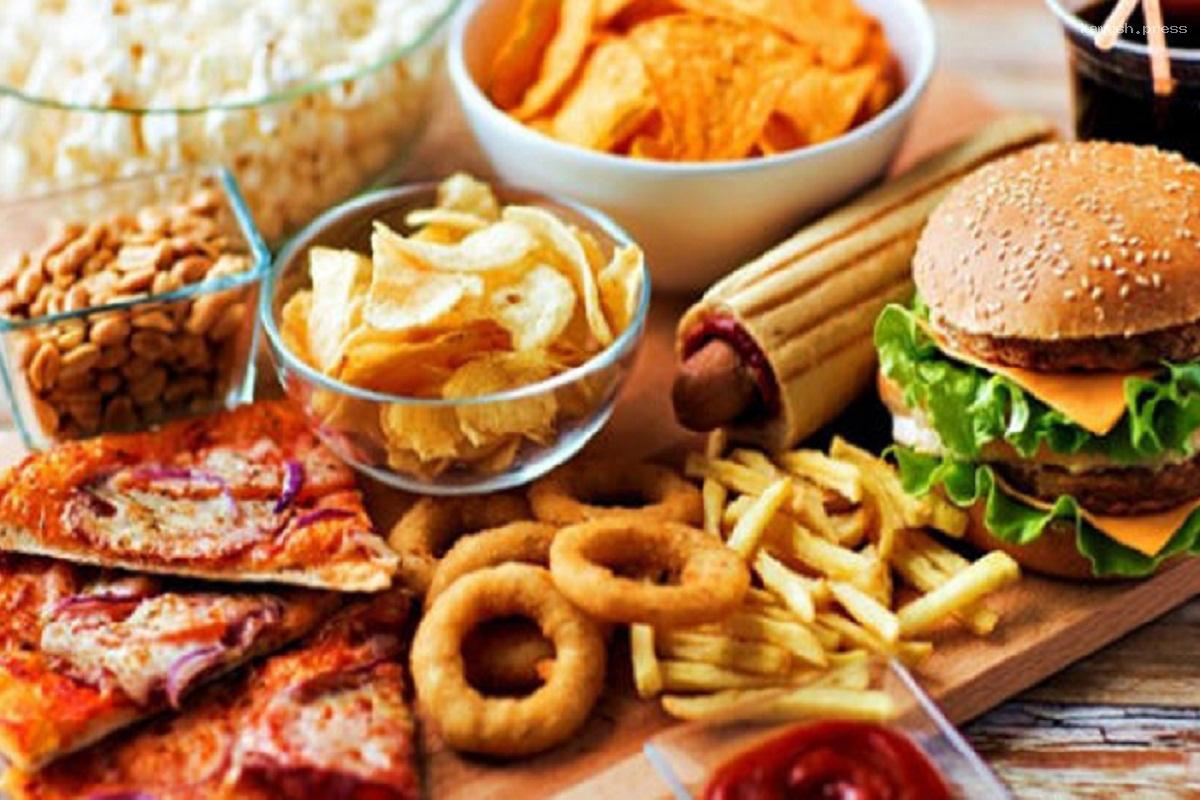 Ученые заявили, что выпечка и жирная пища вреднее спиртного