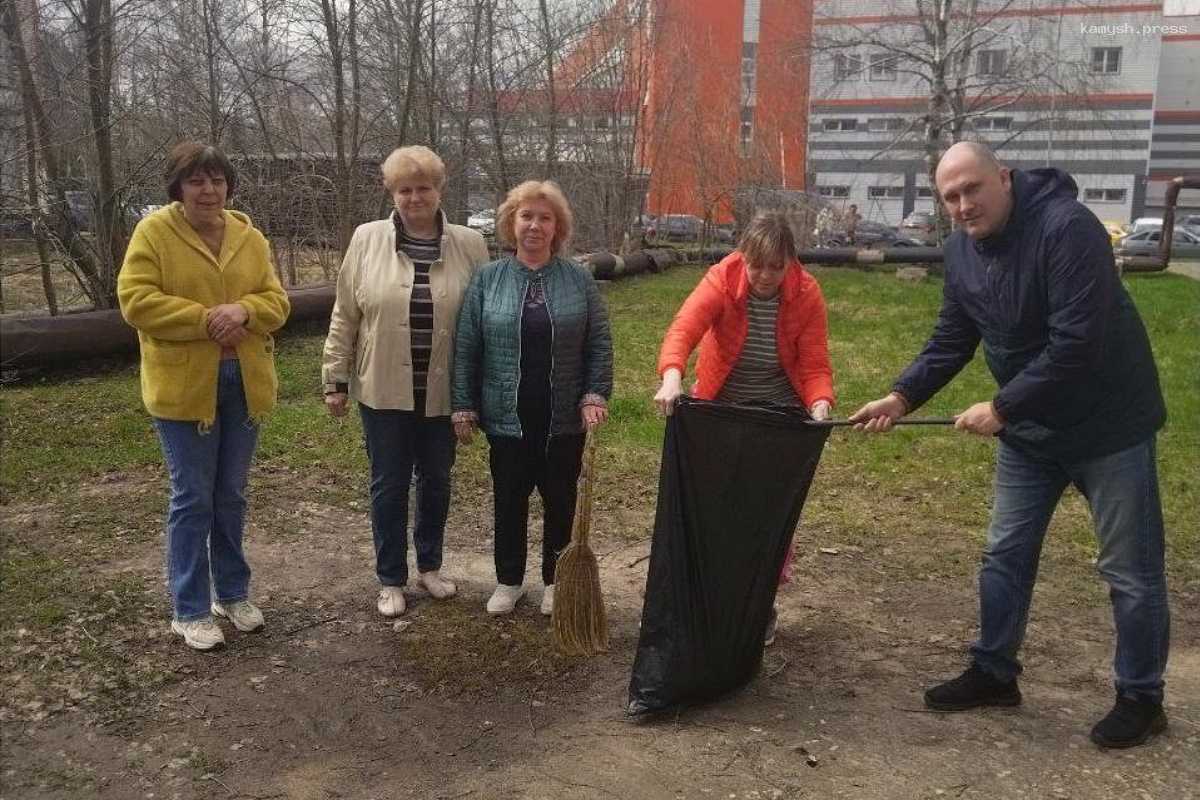 Медики Пушкина наводят порядок на территории стационаров