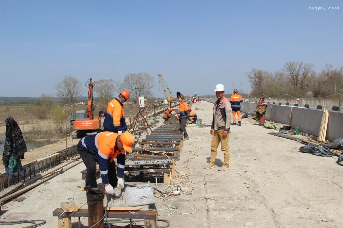 В Адыгее продолжается ремонт моста через Ходзь за 300 млн рублей