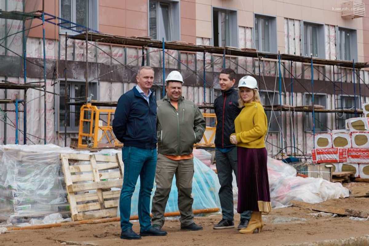 Алена Сокольская осмотрела новый дом для расселения аварийного жилья в Клину