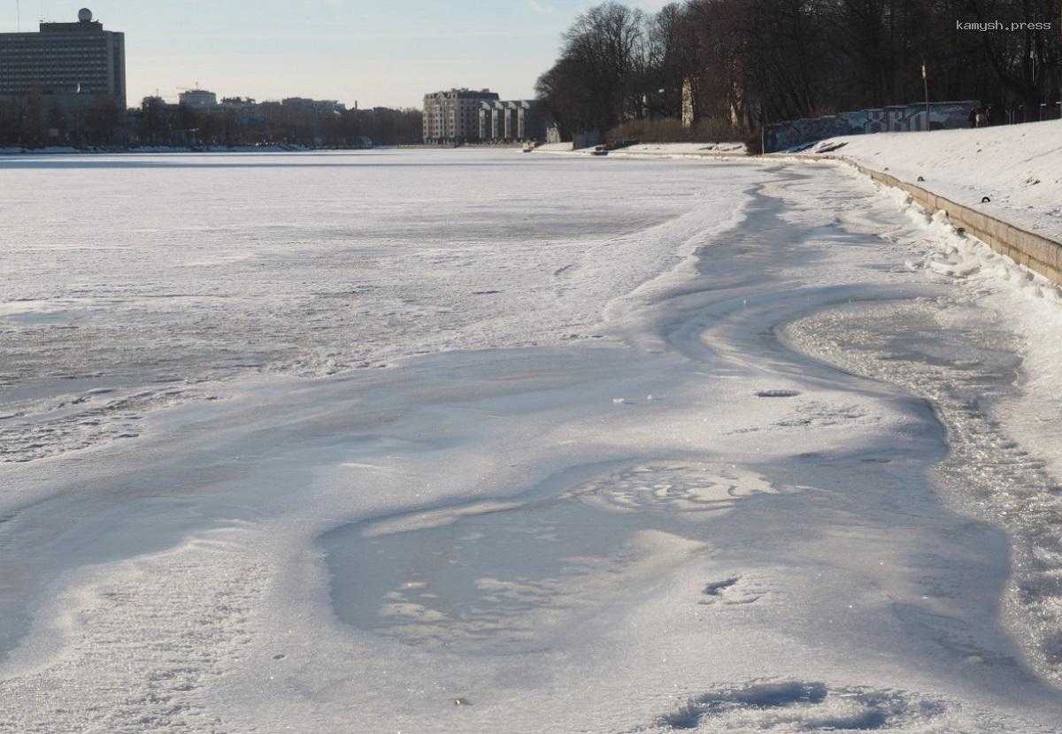 Жителей Подмосковья предупредили о хрупком льде на водоемах