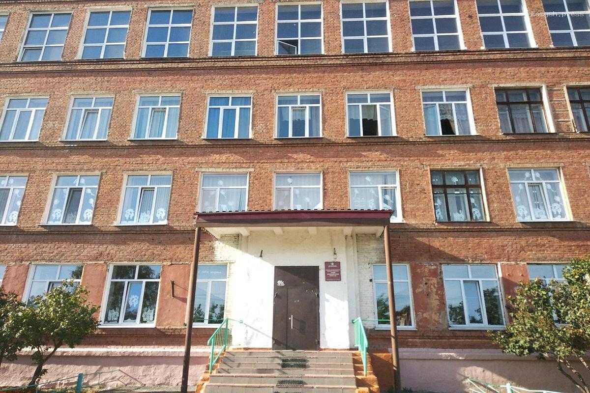 Из-за угрозы обрушения в Омске закрыли школу на улице 17-й Рабочей