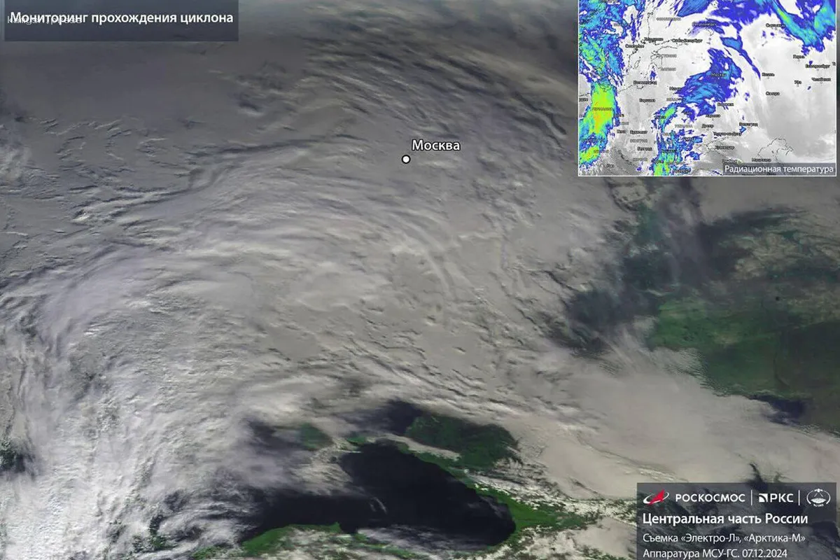 «Роскосмос» показал спутниковые снимки циклона над центральной Россией