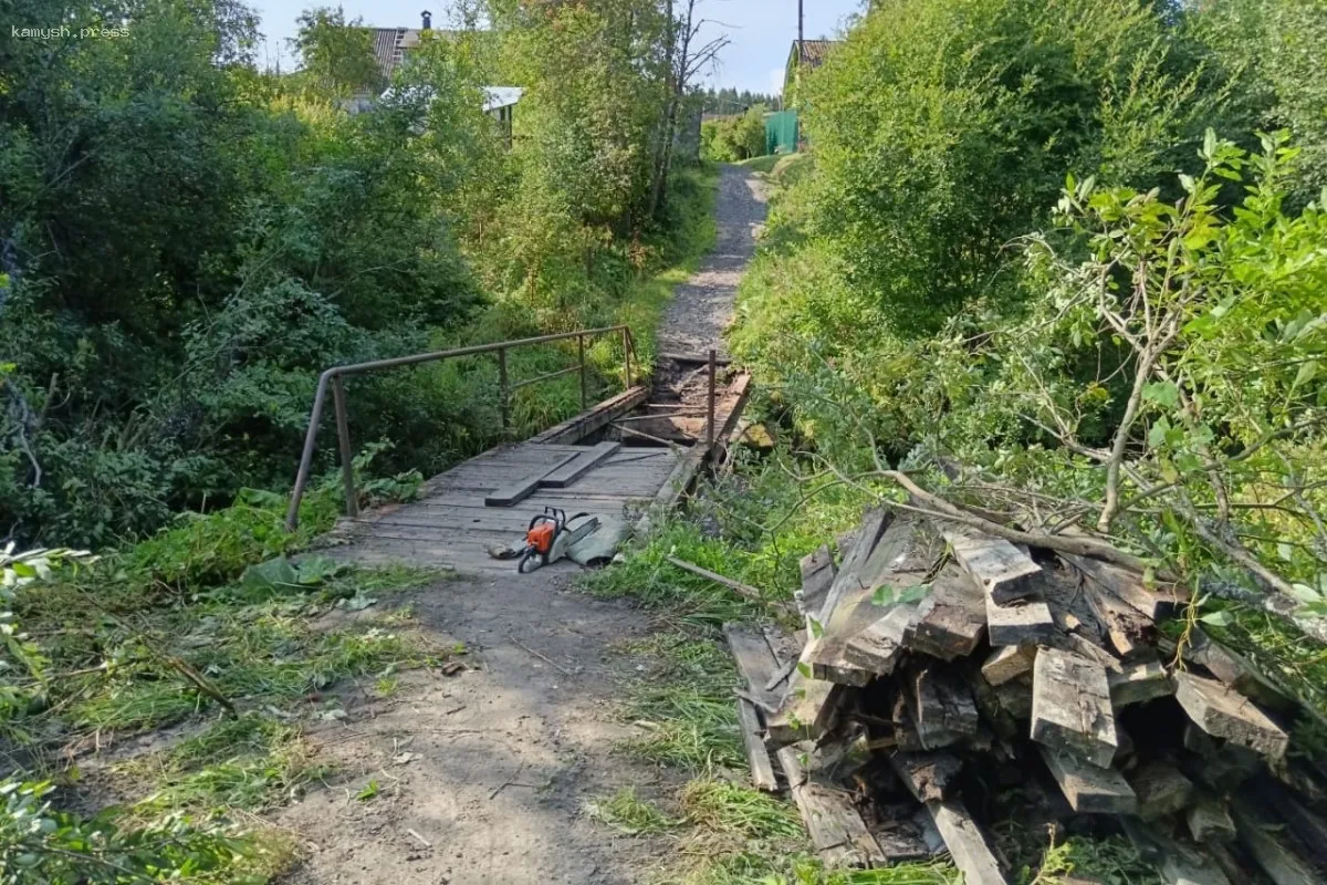 Стало известно, когда завершится ремонт пешеходного моста в Лахденпохье