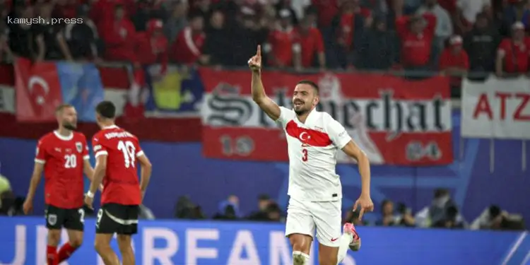 В УЕФА начали расследование скандального поведения турецкого защитника Демирала в игре с Австрией