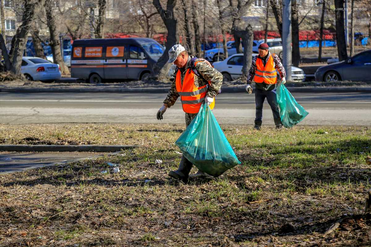 В Новосибирске вдвое увеличат штат рабочих бригад для уборки улично-дорожной сети