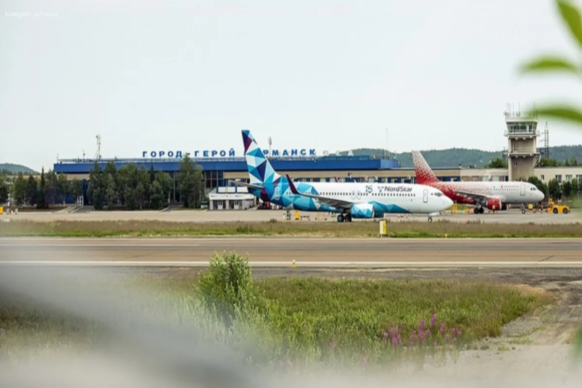 Пассажиры самолета, перенаправленного на запасной аэродром, не могут улететь в Мурманск