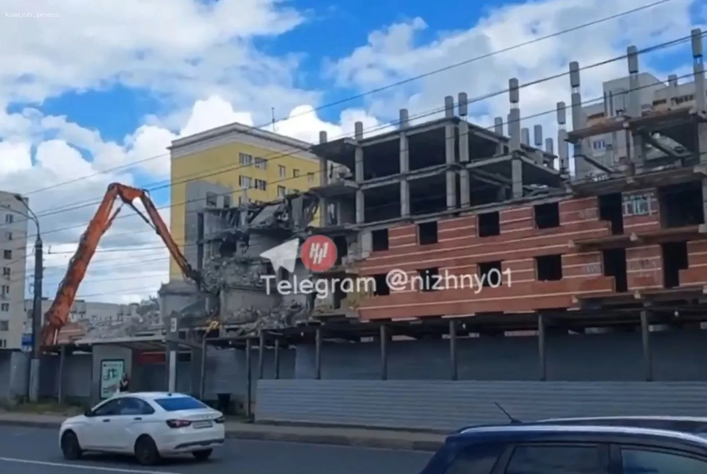 В Нижнем Новгороде один из старейших долгостроев начали сносить