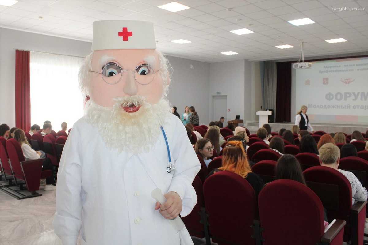 В форуме для молодых специалистов в Пушкине поучаствовали более 100 медиков
