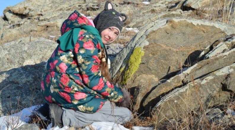 Путешествуя по западному побережью Байкала, новосибирская школьница создала карту лишайников и мхов
