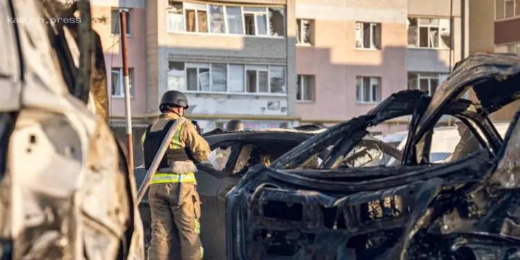 Спасатели показали ликвидацию последствий утреннего авиаудара РФ по центру Сум (ФОТО и ВИДЕО)