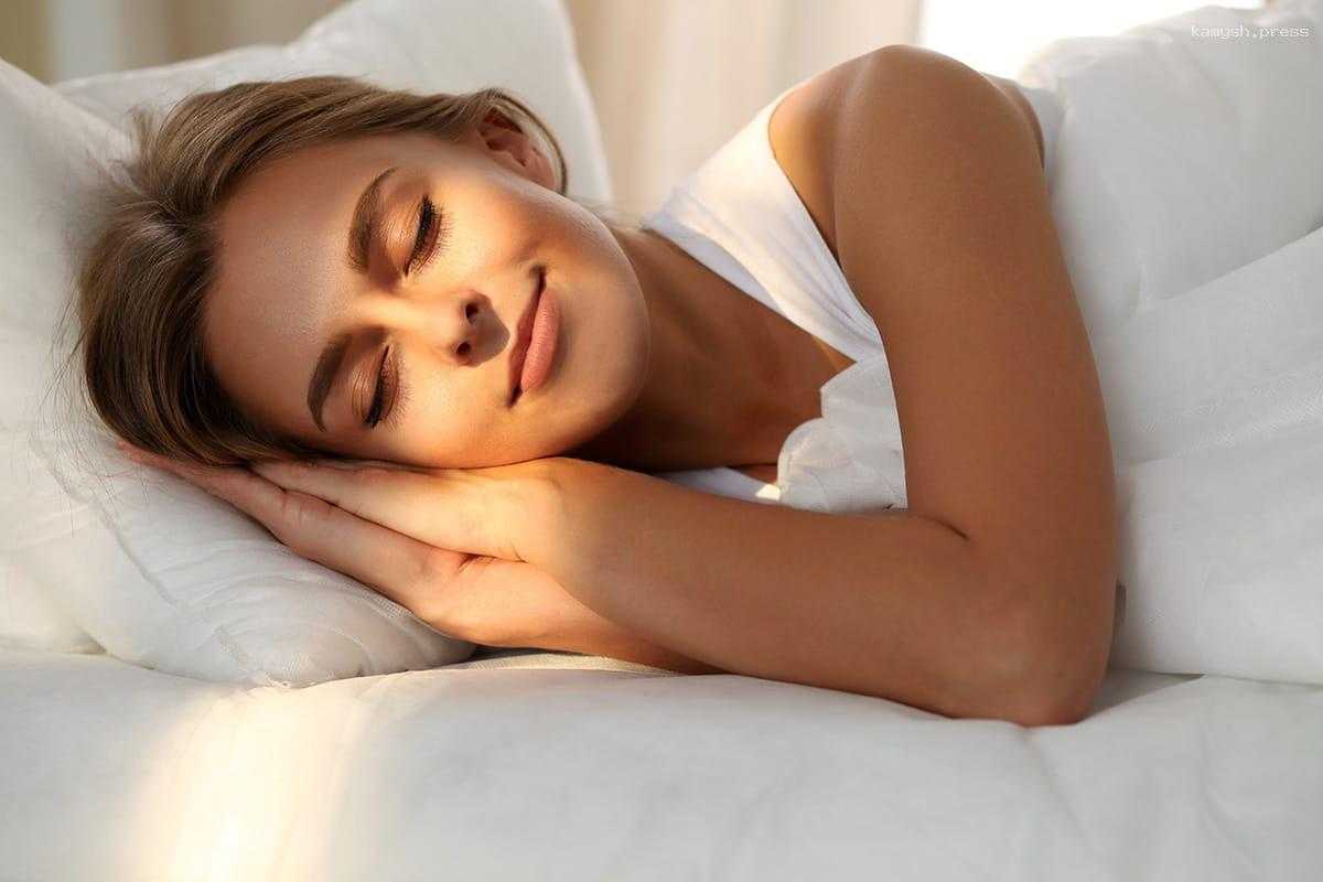 Исследование показало, что мозг более эффективно очищается от токсинов не во время сна, а во время бодрствования