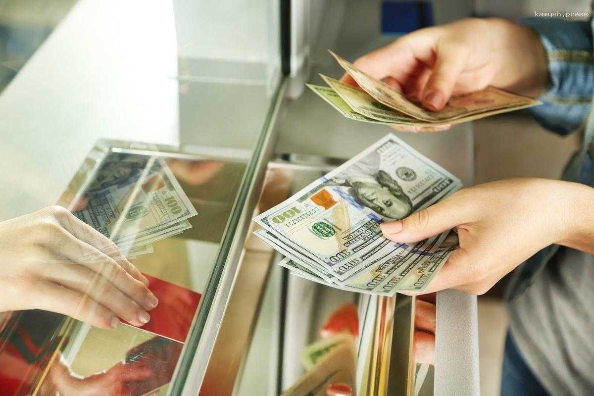 В России в мае покупки валюты выросли в 2,2 раза