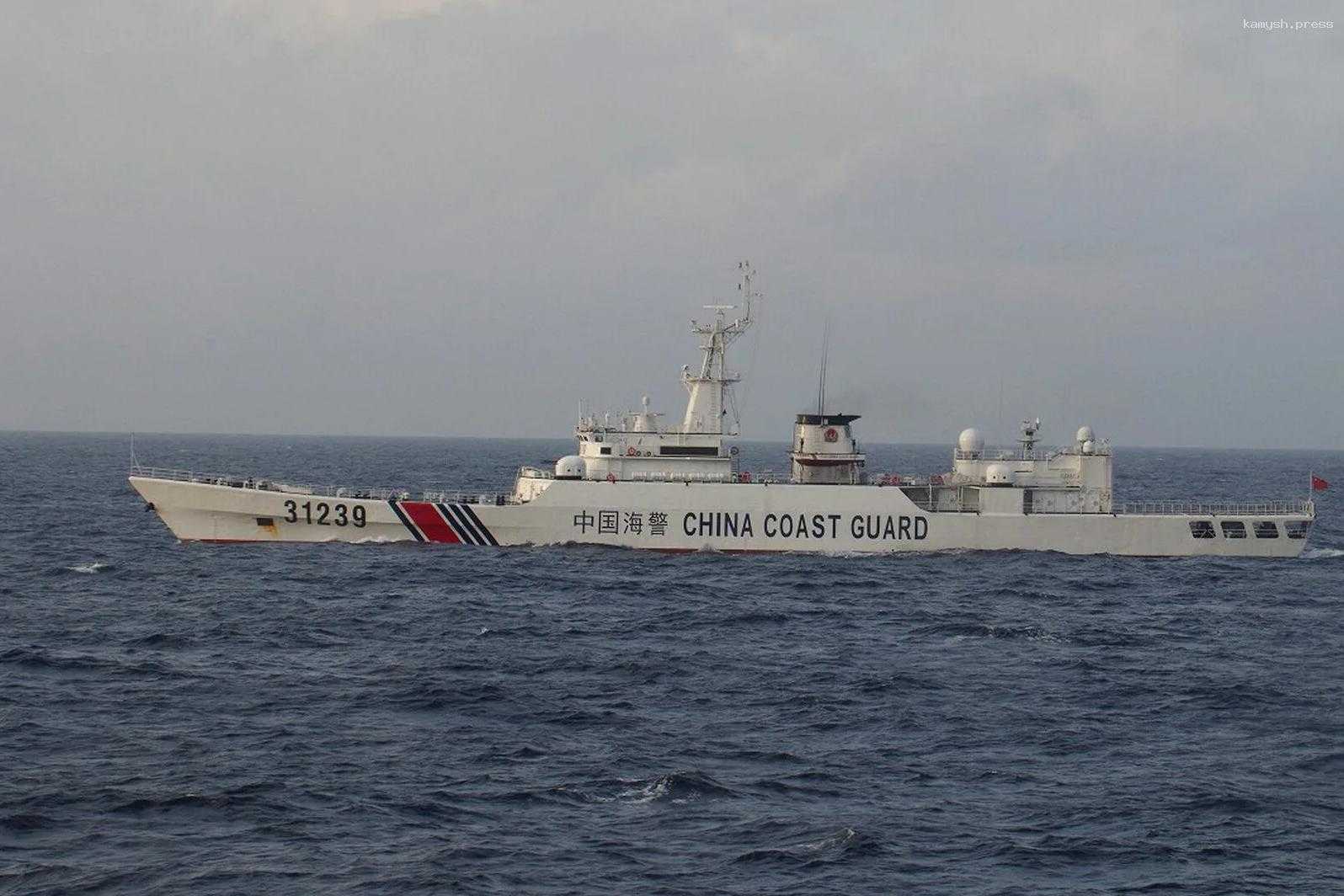 Катер береговой охраны КНР столкнулся с надувной лодкой филиппинских ВМС в ЮКМ