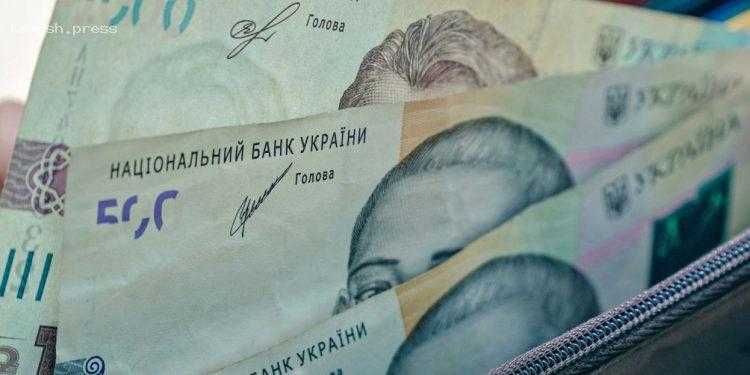 В Госстате показали, в каких секторах экономики Украины больше всего выросли зарплаты