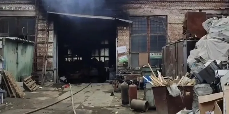 В результате пожара в производственном здании под Новосибирском четверо пострадавших попали в реанимацию