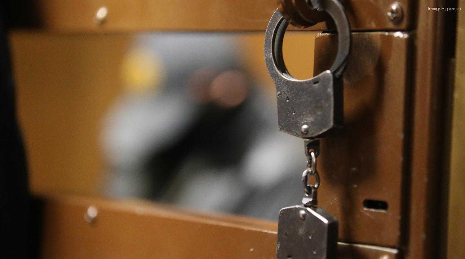 Полицейский запер пенсионерку в квартире в Уфе и вымогал у нее 15 млн рублей