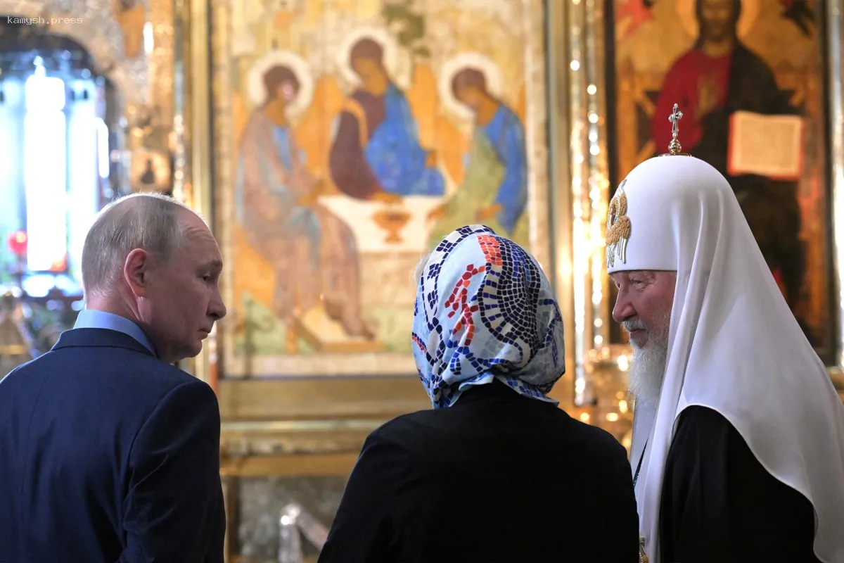 Путин посетил Свято-Троицкую Сергиеву Лавру и поклонился иконе Рублёва «Троица»