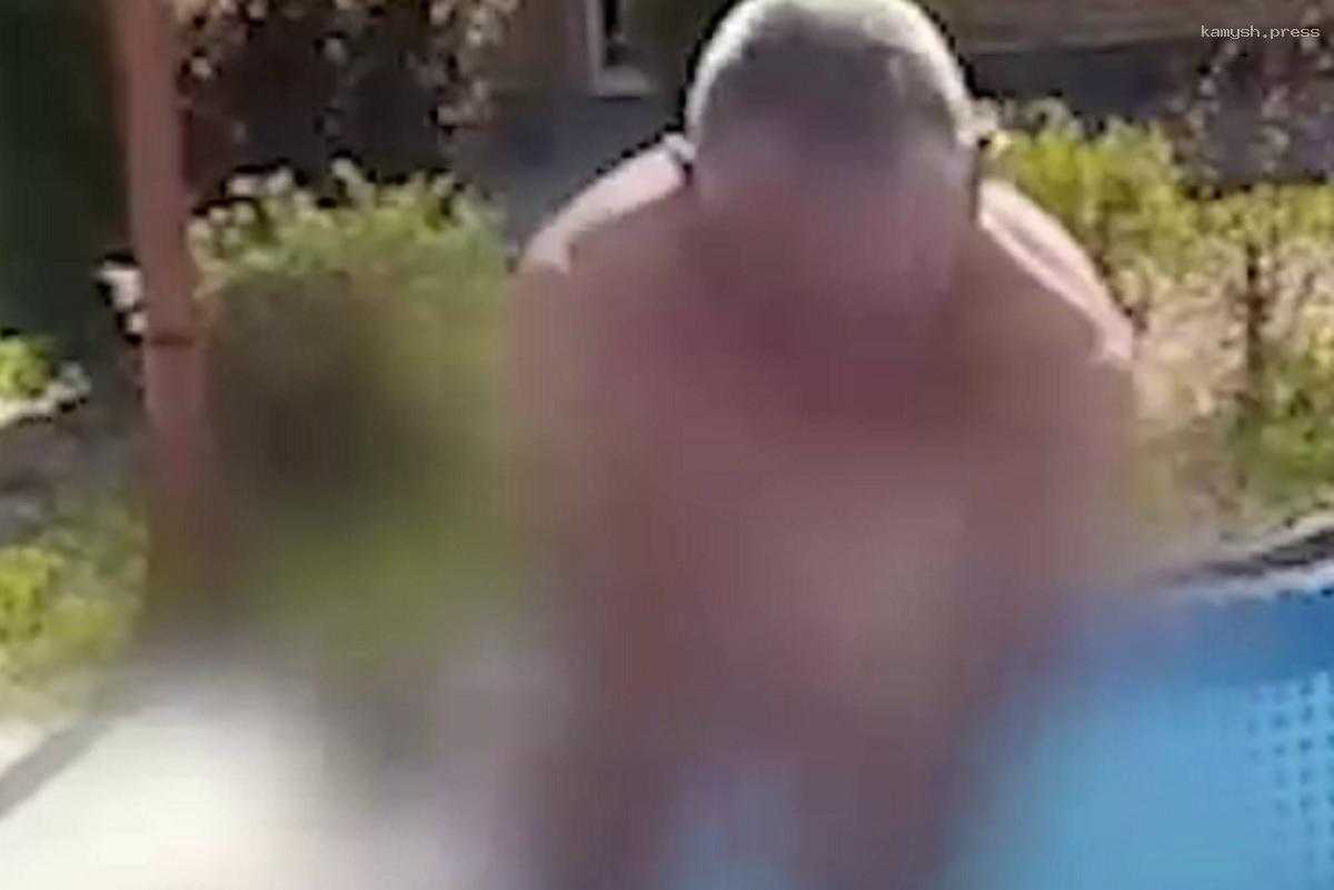 В Татарстане пенсионер снял перед детьми шорты и залез в бассейн, полиция провела с пожилым нудистом профилактическую беседу